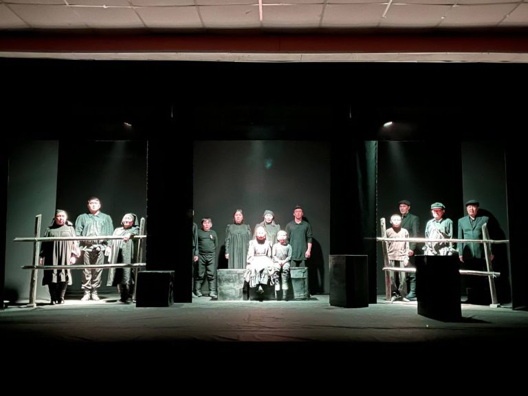 Олоҥхо ыһыаҕар бэлэмнэнии чэрчитинэн «Төрүт өбүгэлэртэн кэлбит сиэдэрэй таҥаһым» маастар кылааһа