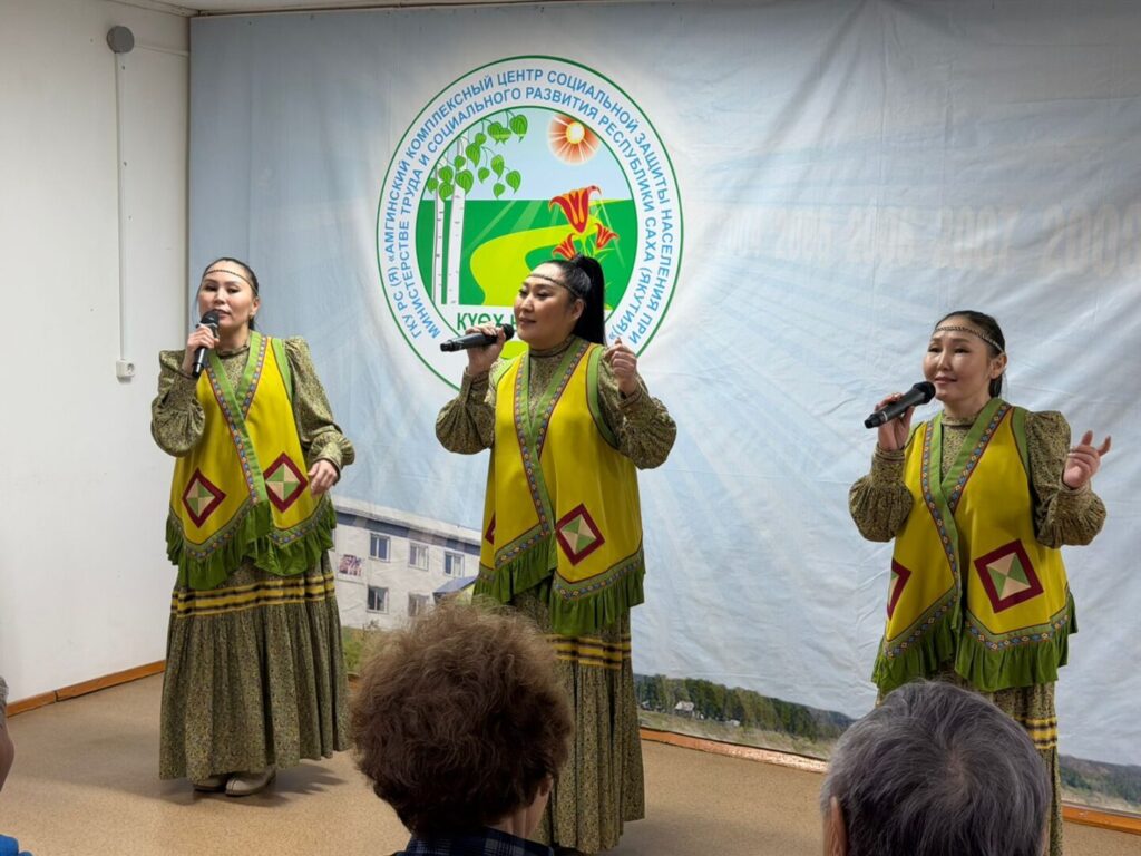 Бөтүҥ талааннара «Күөх ыллыкка» ыалдьыттаатылар.